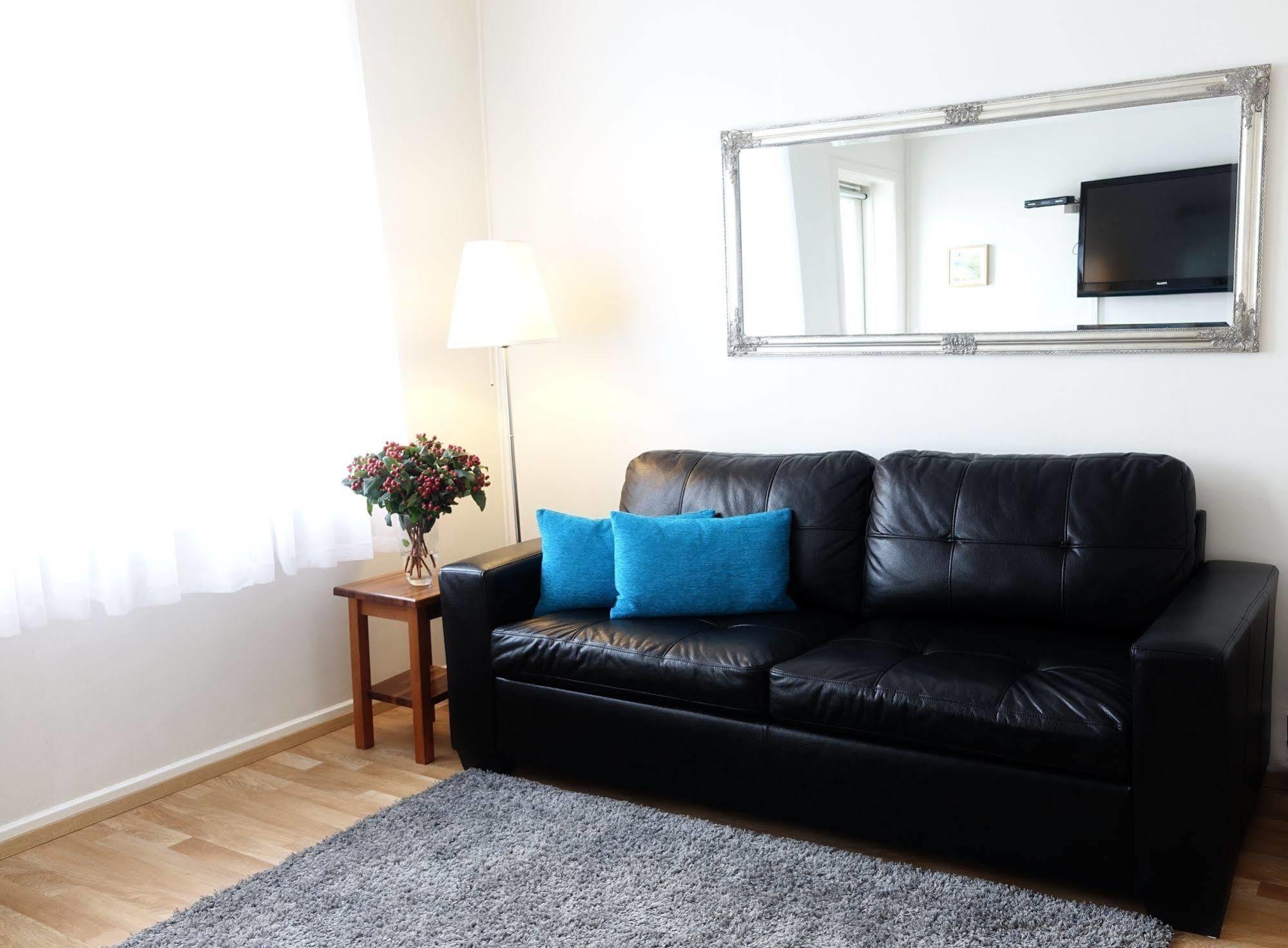 Castle House & Embassy Luxury Apartments Reykjavik Bagian luar foto