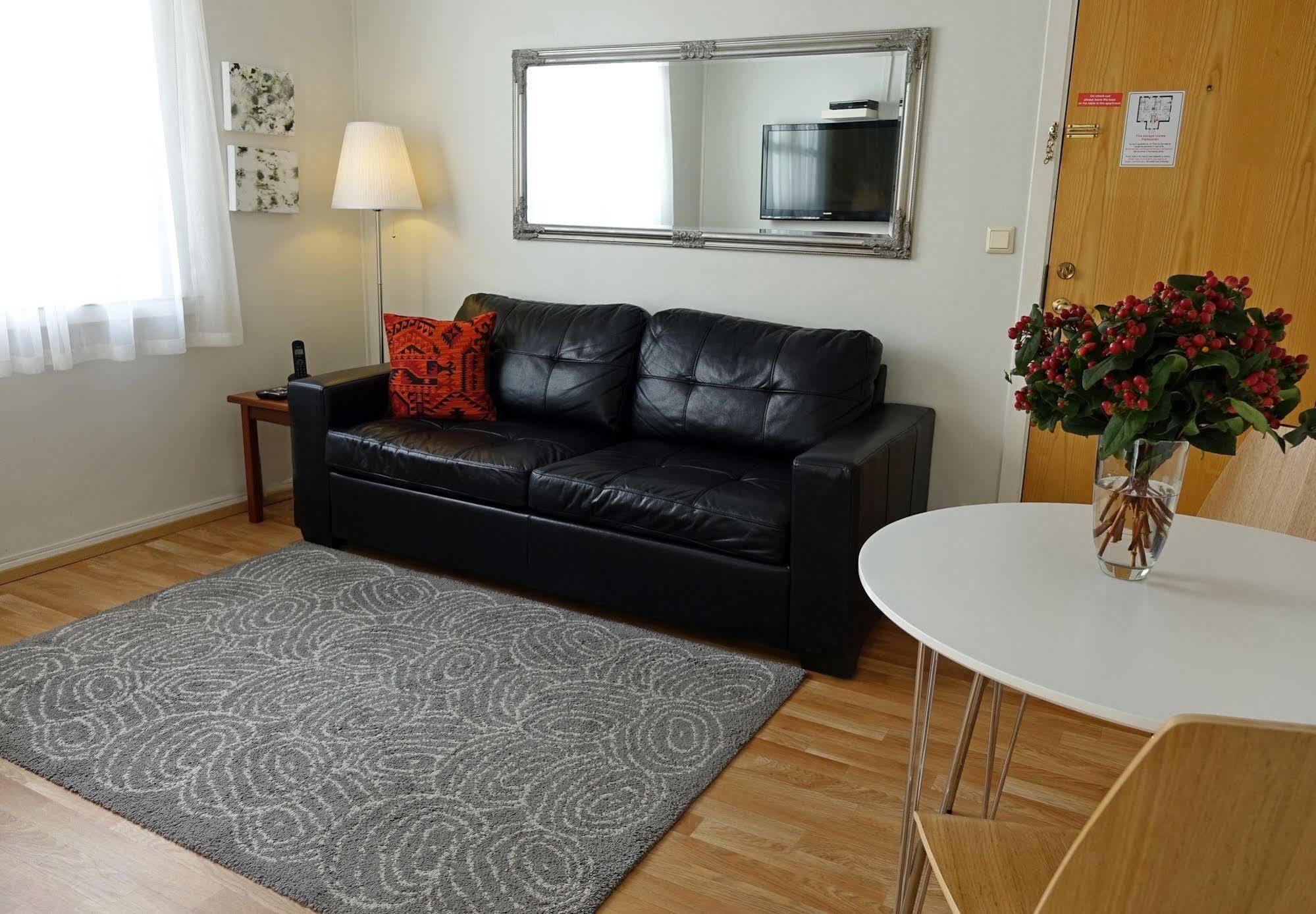 Castle House & Embassy Luxury Apartments Reykjavik Bagian luar foto