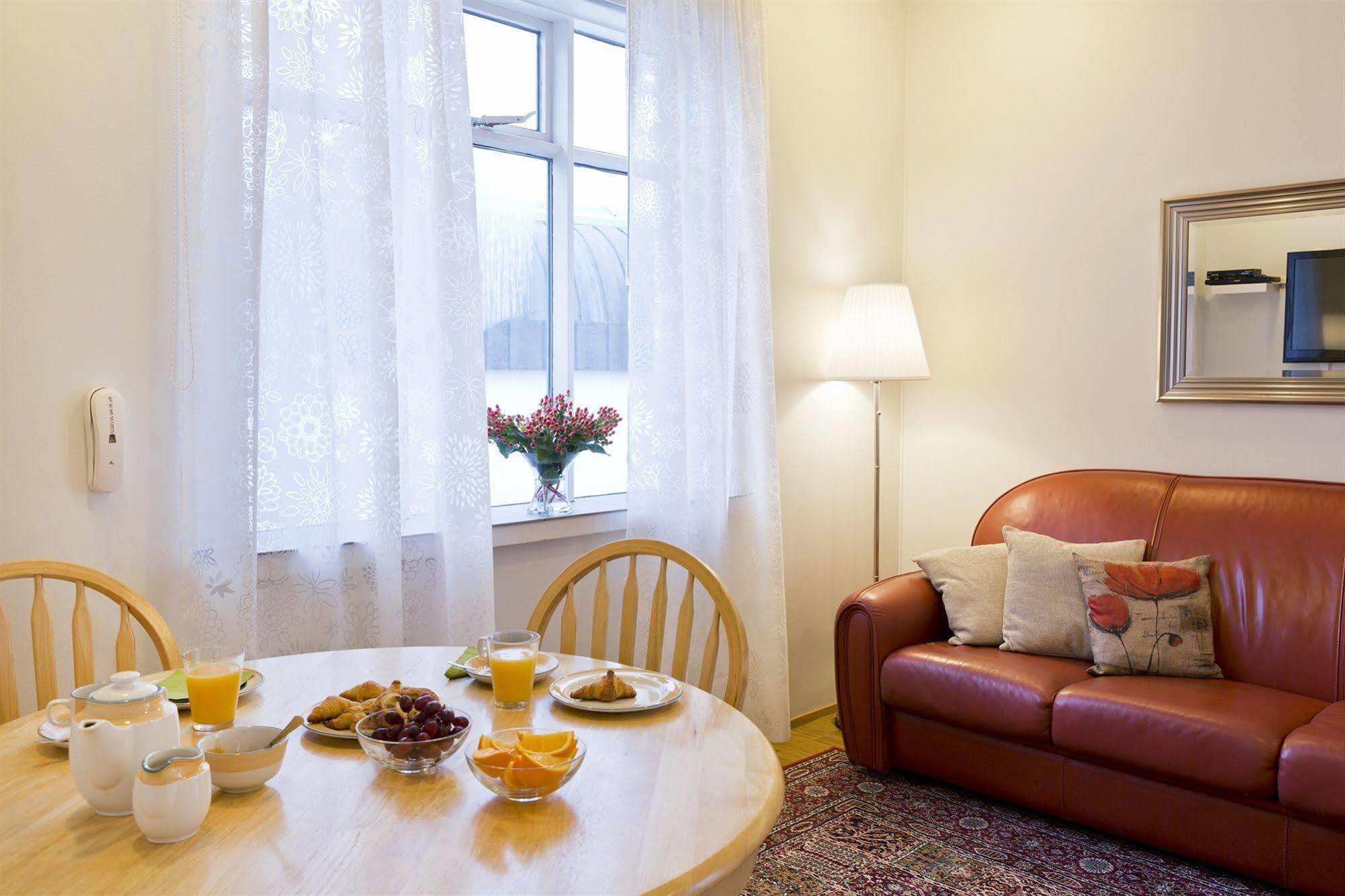Castle House & Embassy Luxury Apartments Reykjavik Bagian luar foto