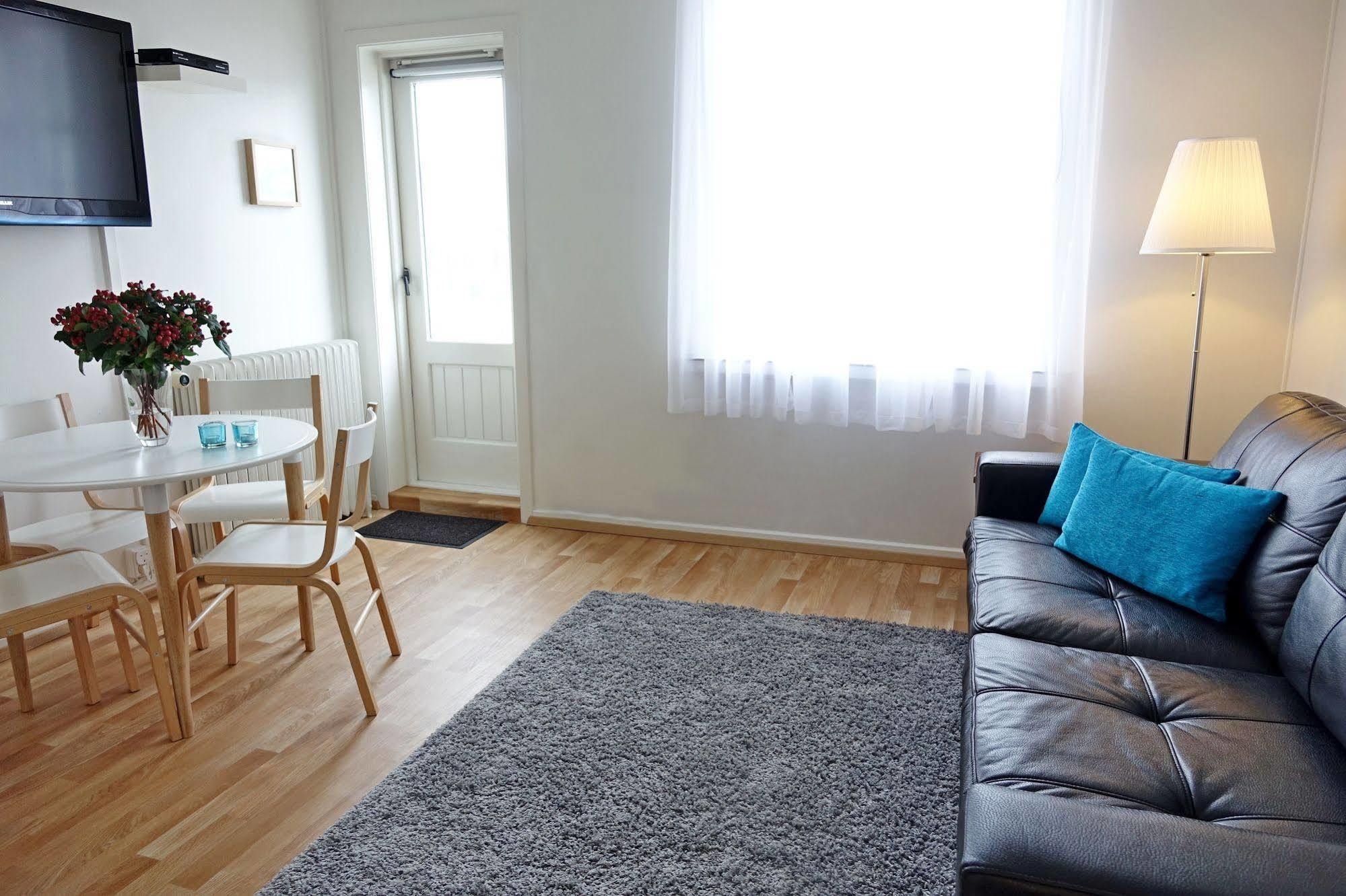Castle House & Embassy Luxury Apartments Reykjavik Bagian luar foto