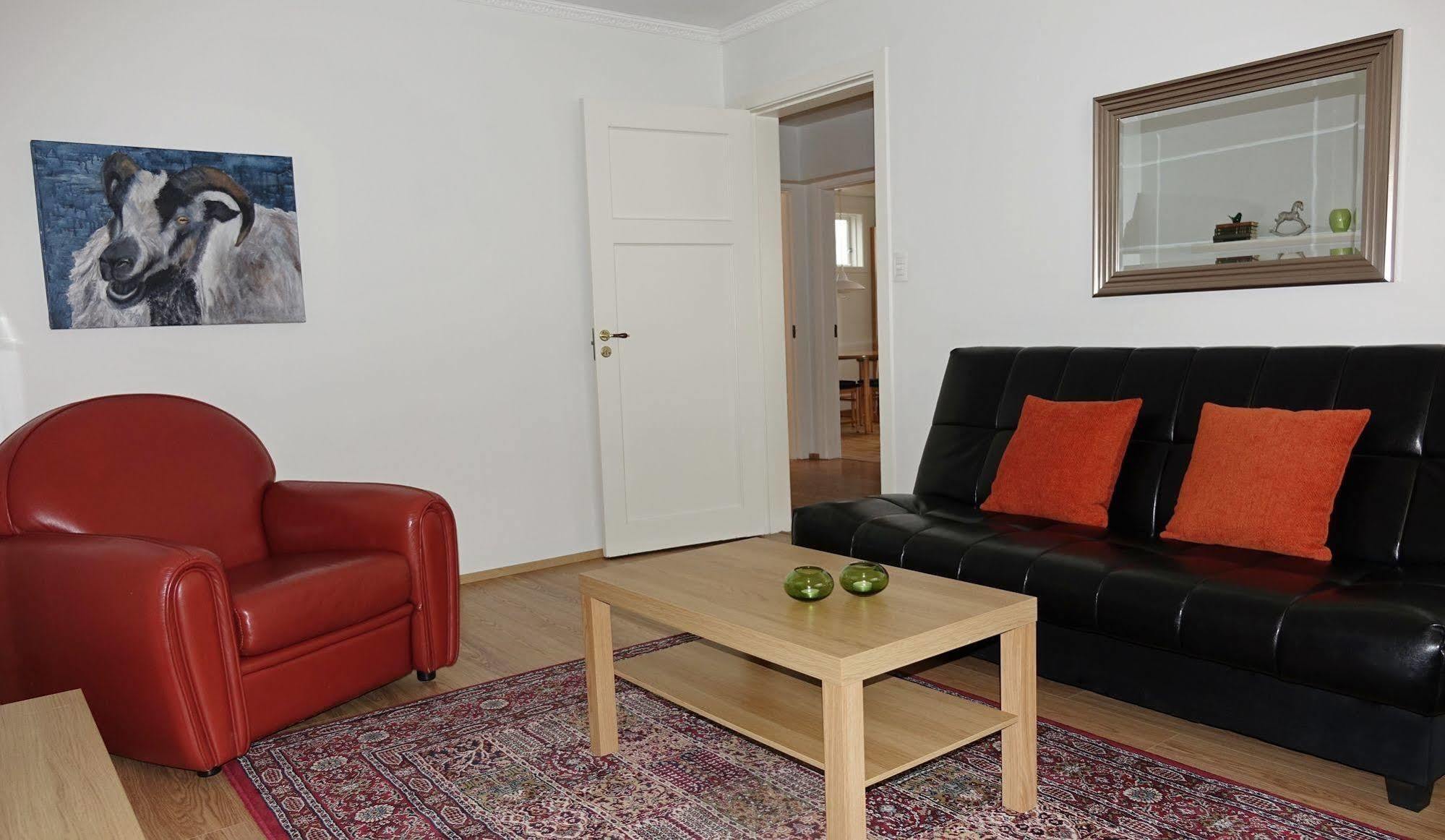 Castle House & Embassy Luxury Apartments Reykjavik Bagian luar foto