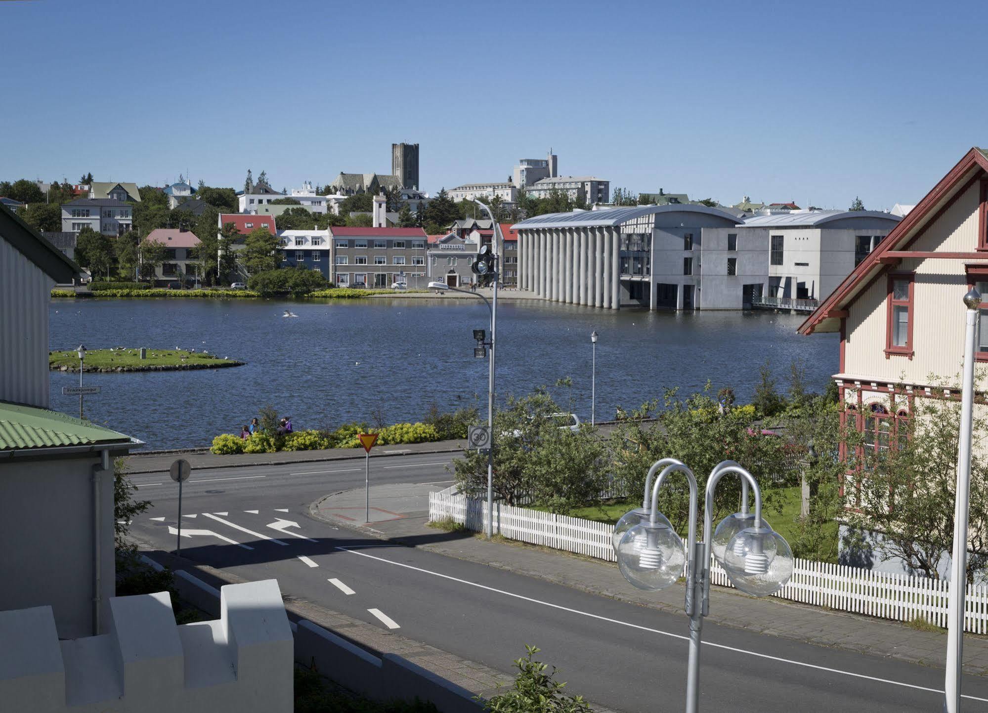 Castle House & Embassy Luxury Apartments Reykjavik Bagian luar foto